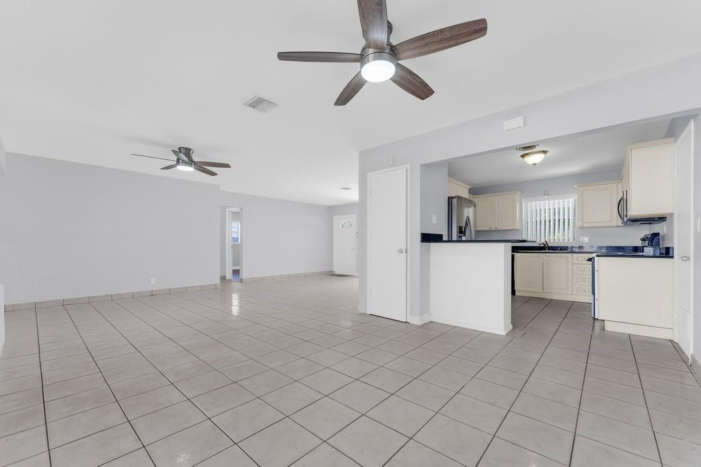 HOLLYWOOD HILLS - Residential Lease