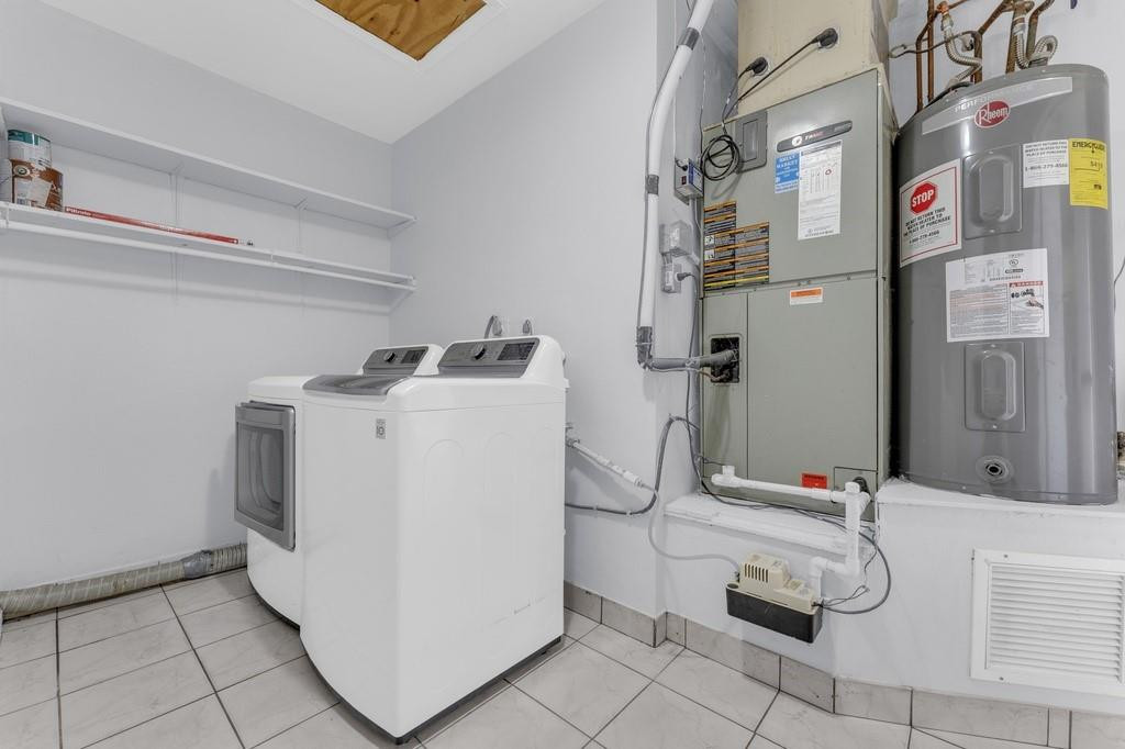 HOLLYWOOD HILLS - Residential Lease