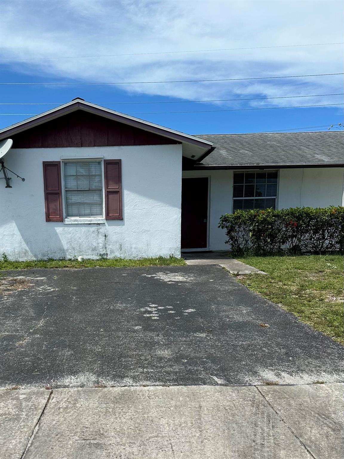 Priced to Sell-2/2 with PotentialBuyers looking for a deal, here it is! This 2 bedroom 2 bath home backs to a canal, offers a solid floor plan, very low HOA,and plenty of room to add value. With some improvements, this could be your next great investment or affordable home. Don't miss this opportunity