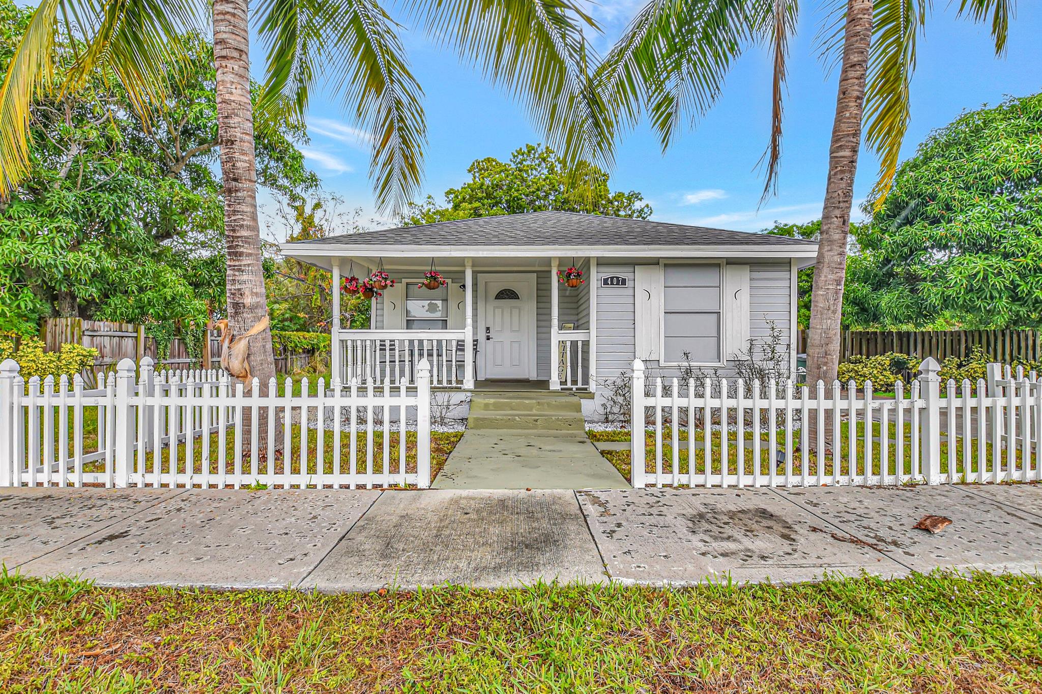 Charming cottage for annual rental in East Delray. Single family home with 2 beds/2 baths and walking distance to the famous Atlantic Ave! Updated throughout with outdoor living space and a cute front porch. Spacious and private backyard, full size washer/dryer. Close to shopping, restaurants, and the beach! Pets welcome.