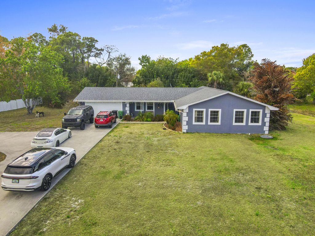 Photo of 2118 SE Morningside Boulevard, Port Saint Lucie, FL 34952 (MLS # R11166418)