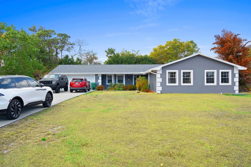 Photo of 2118 SE Morningside Boulevard, Port Saint Lucie, FL 34952 (MLS # R11166418)