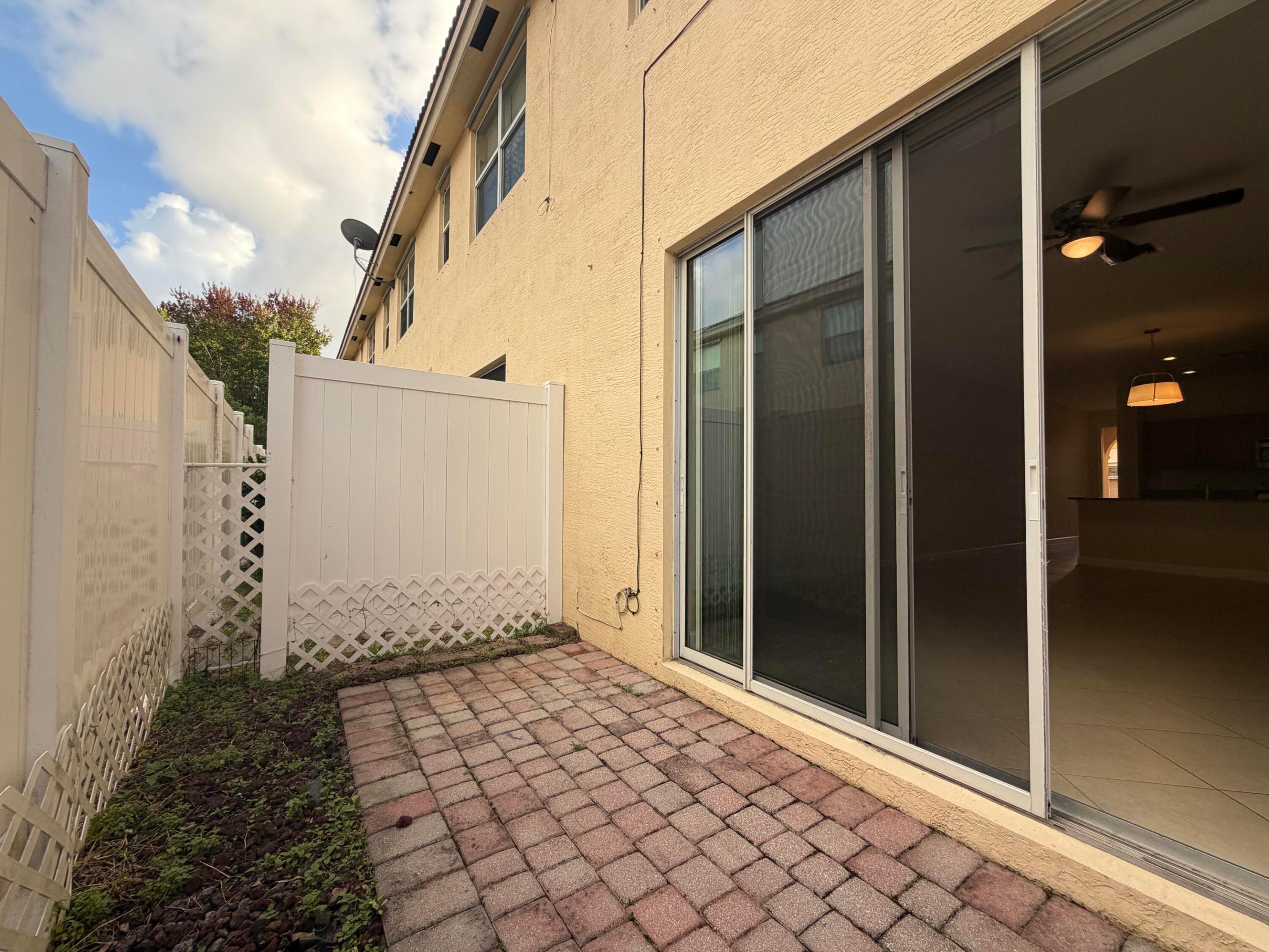 RIVER MARINA - Residential Lease