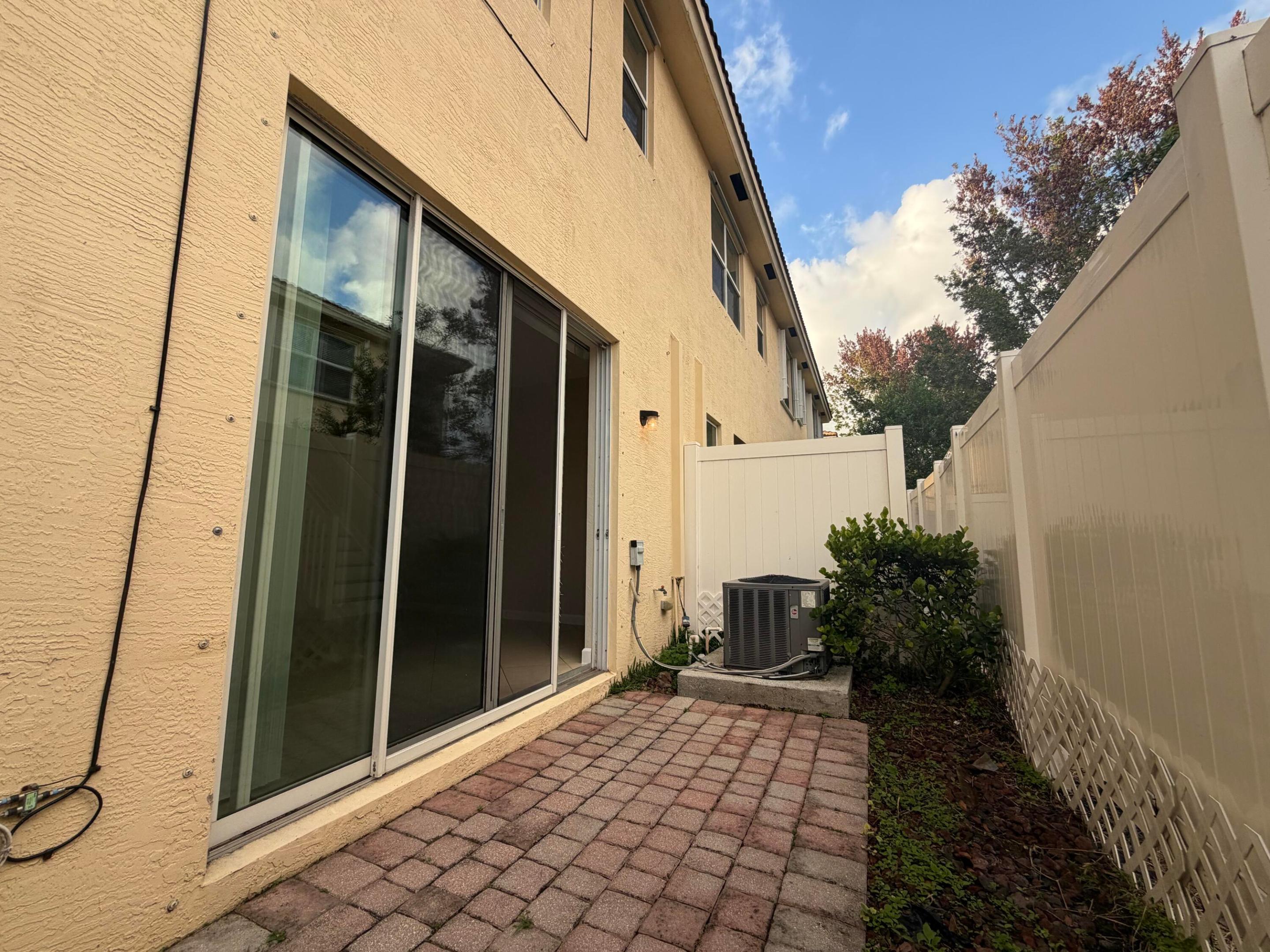 RIVER MARINA - Residential Lease