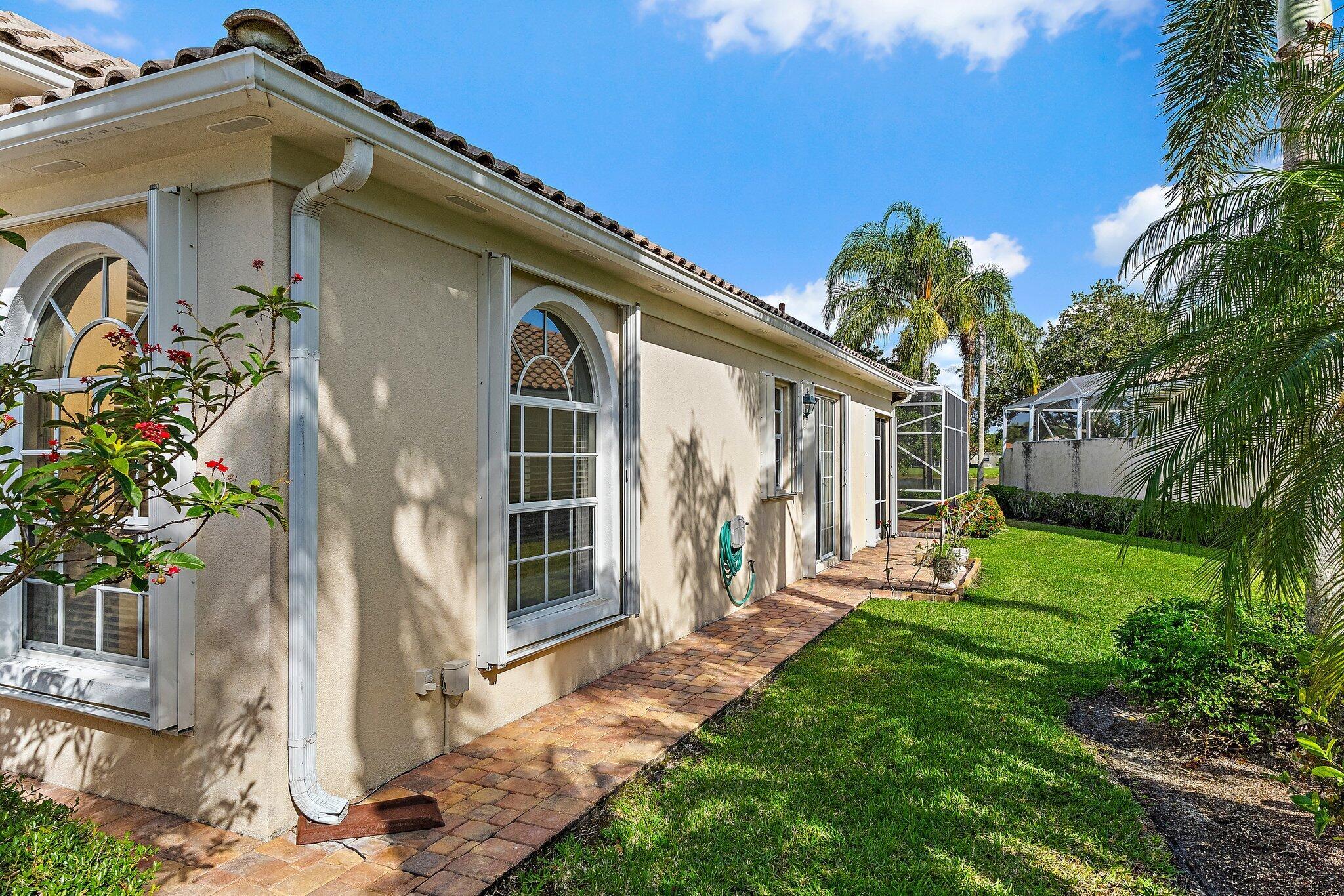 8120 SE Paurotis Lane