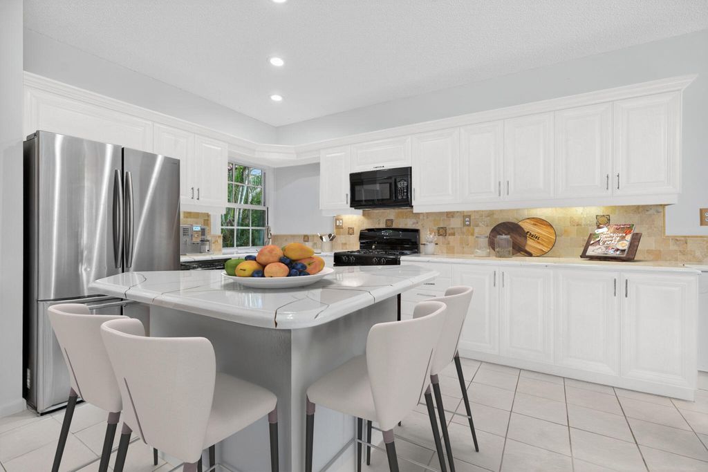 Photo of 76 Via Del Corso, Palm Beach Gardens, FL 33418 (MLS # R11135191)