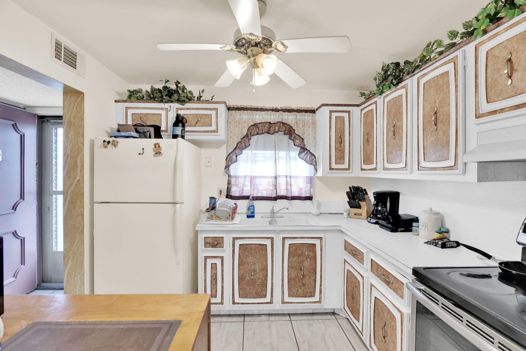 Photo of 711 LORI Drive #204, Palm Springs, FL 33461 (MLS # B26080496)