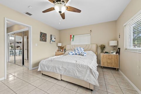 Tiny photo for 939 Buchanan Street, Hollywood, FL 33019 (MLS # B26010783)