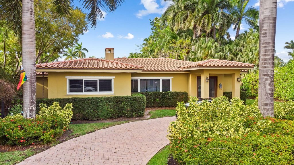 Photo of 939 Buchanan Street, Hollywood, FL 33019 (MLS # B26010783)