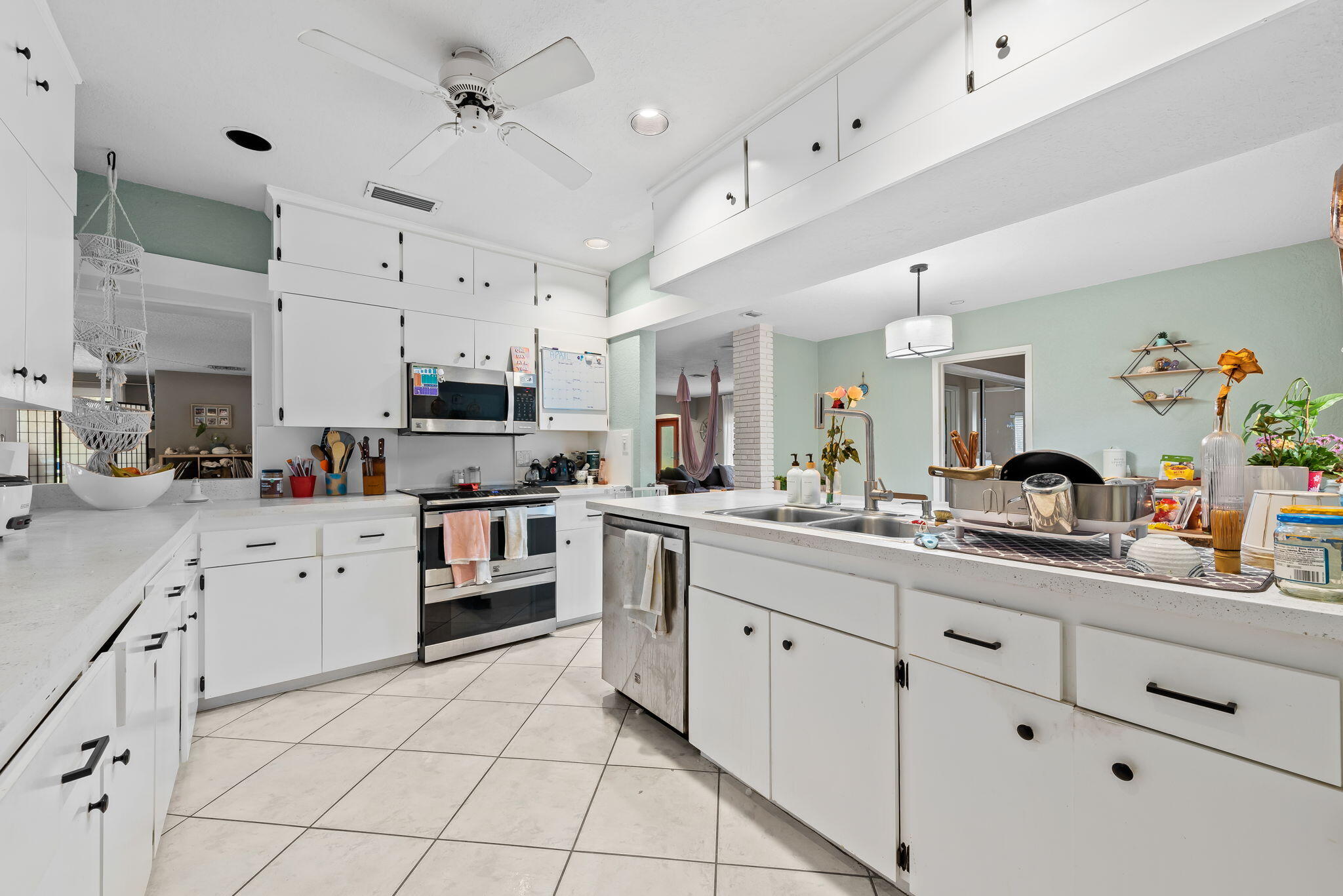 HOLLYWOOD LAKES SECTION - Residential