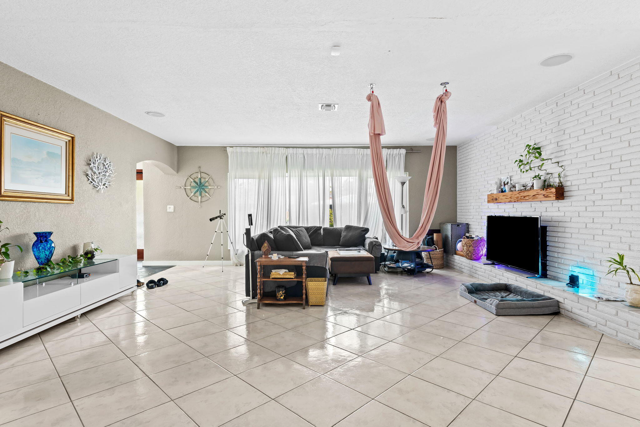 HOLLYWOOD LAKES SECTION - Residential