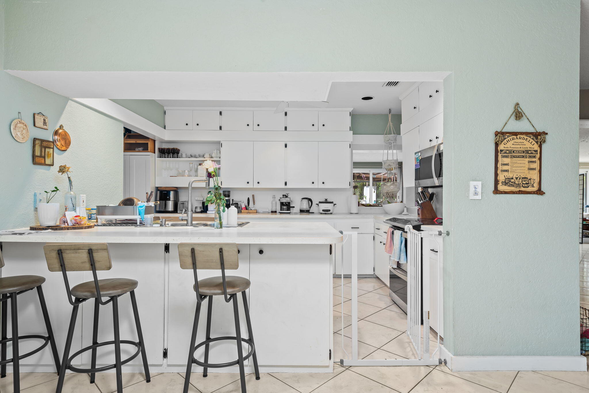 HOLLYWOOD LAKES SECTION - Residential