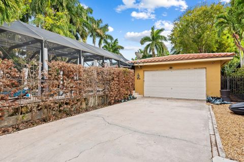Tiny photo for 939 Buchanan Street, Hollywood, FL 33019 (MLS # B26010783)