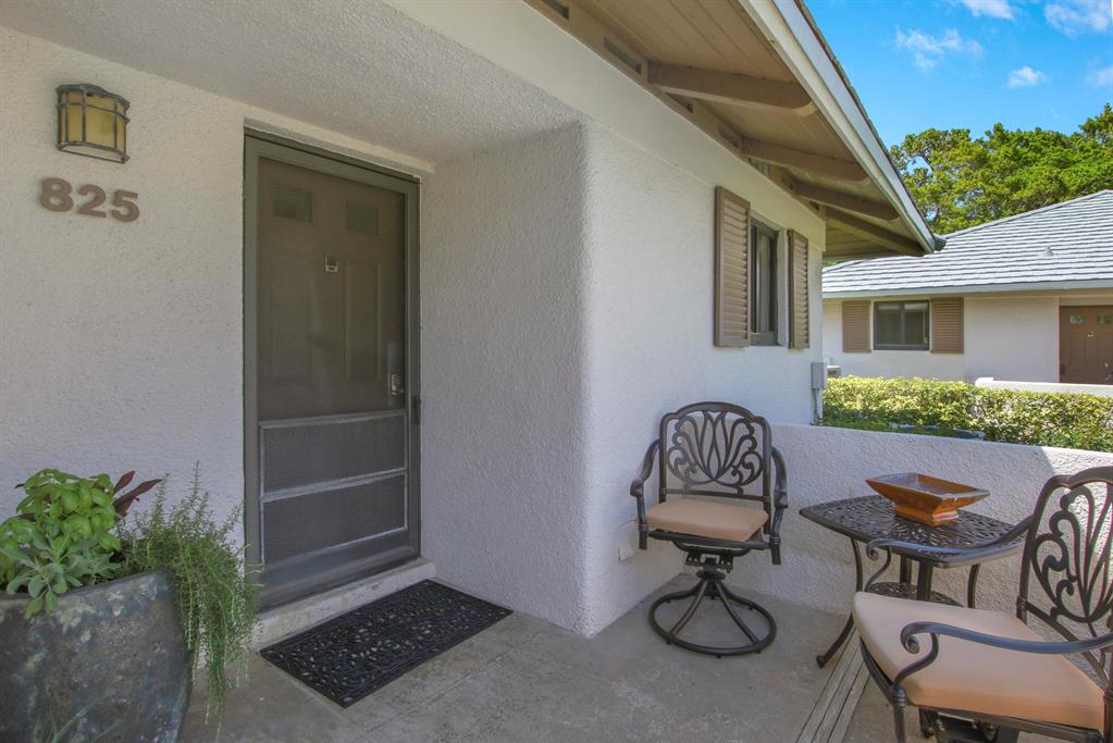 Photo of 825 Club Drive, Palm Beach Gardens, FL 33418 (MLS # R10797992)