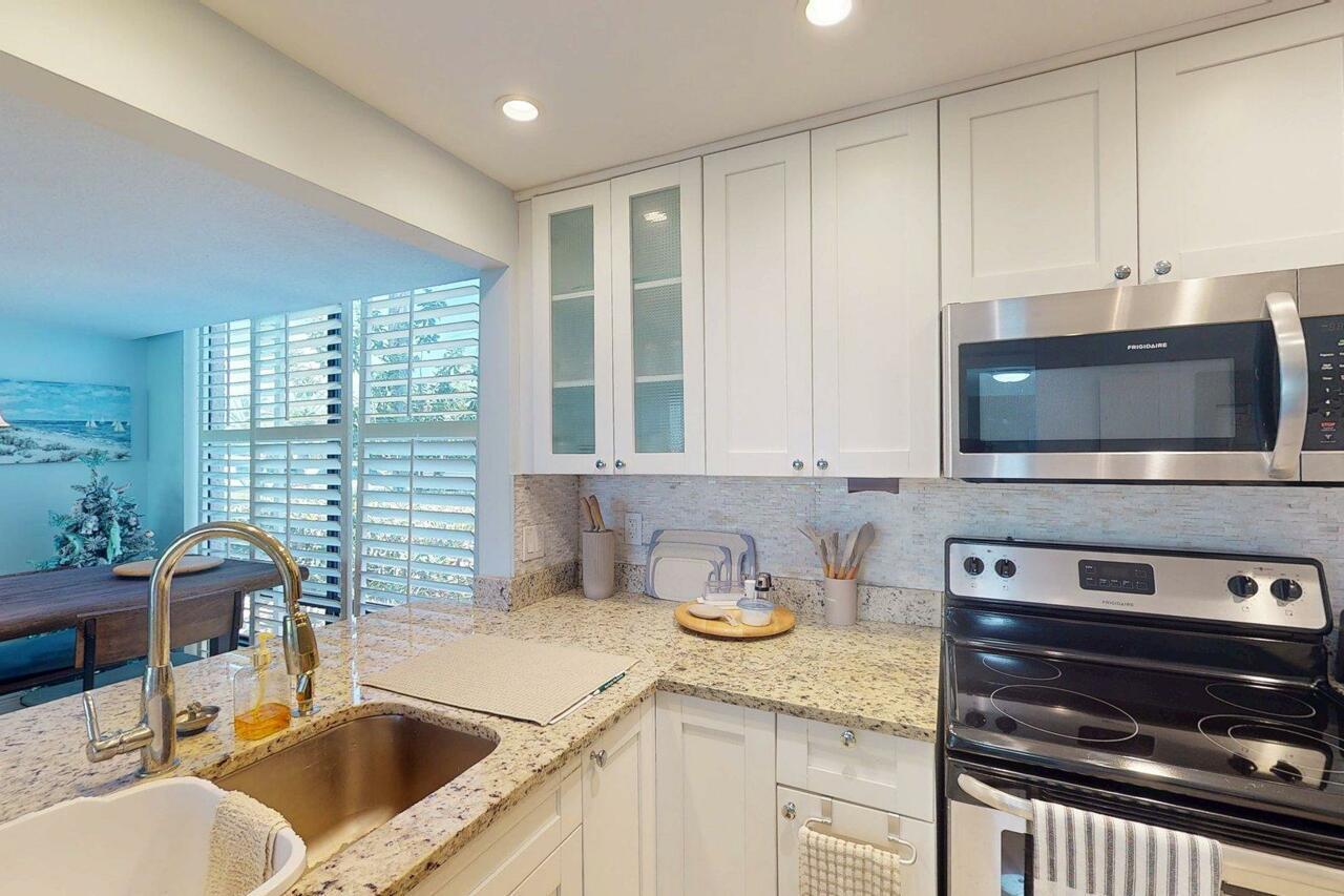 3492 NE Causeway Boulevard 104, Jensen Beach, FL, 34957/$369,900 2 3492 NE Causeway Boulevard 104