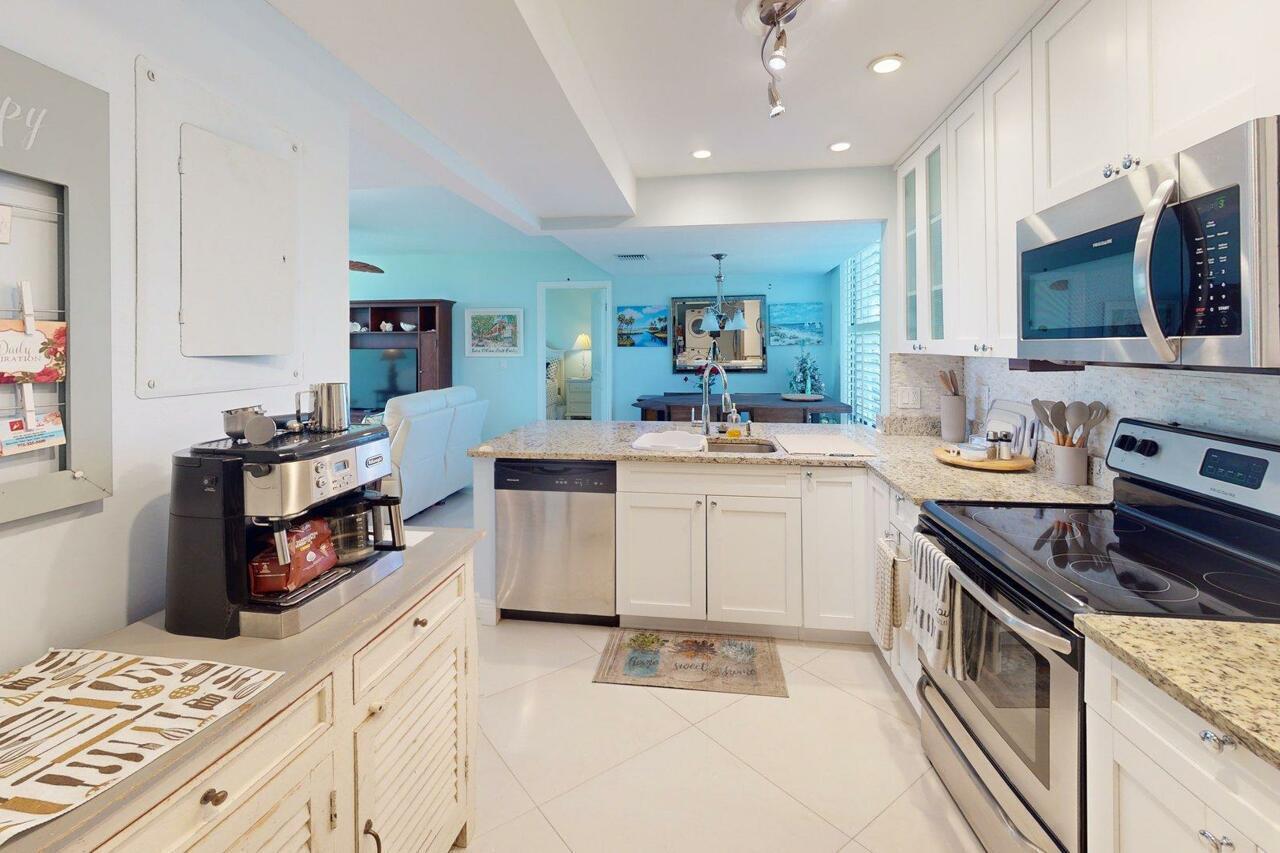 3492 NE Causeway Boulevard 104, Jensen Beach, FL, 34957/$369,900 3 3492 NE Causeway Boulevard 104