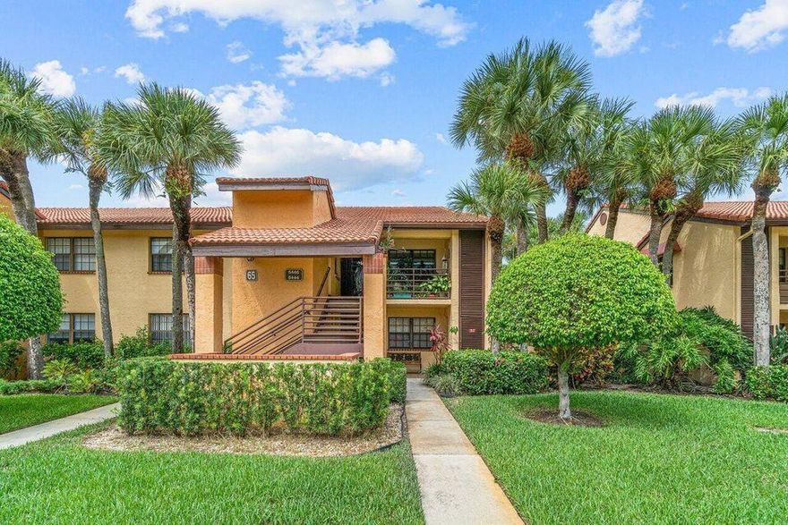 COME ENJOY THE WARM FLORIDA WEATHER AT INDIAN SPRINGS IN THIS BEAUTIFUL ASPEN GLEN CONDO. THIS EXTREMELY SPACIOUS 3 BEDROOM, 2 BATH CONDO w/ A LARGE GLASSED FLORIDA ROOM THAT FEATURES AN AMAZING GOLF & LAKE VIEW!   THE KITCHEN FEATURES GRANITE COUNTERTOPS AND AN EAT IN KITCHEN AREA.  THERE IS A COMMUNITY POOL AREA JUST STEPS FROM THE CONDO.  THIS CONDO IS WALKING DISTANCE TO HOUSES OF WORSHIP.  THERE ARE MANY GREAT RESTAURANTS, SHOPPING & ART GALLERIES CLOSE BY.  BEAUTIFUL BEACHES ARE ABOUT 7-10 MINUTES AWAY!  YOU CAN JOIN INDIAN SPRING COUNTRY CLUB IF YOU WANT TO PLAY GOLF OR TENNIS