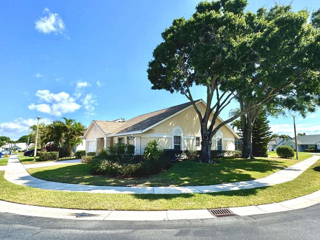 Photo of 119 Adobe Cir, Jupiter, FL 33458 (MLS # R10981178)