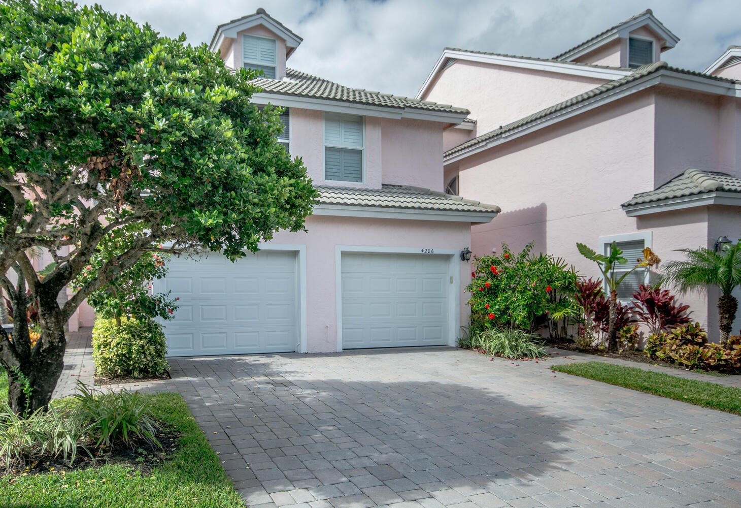 4205 FAIRWAY Drive N 4205