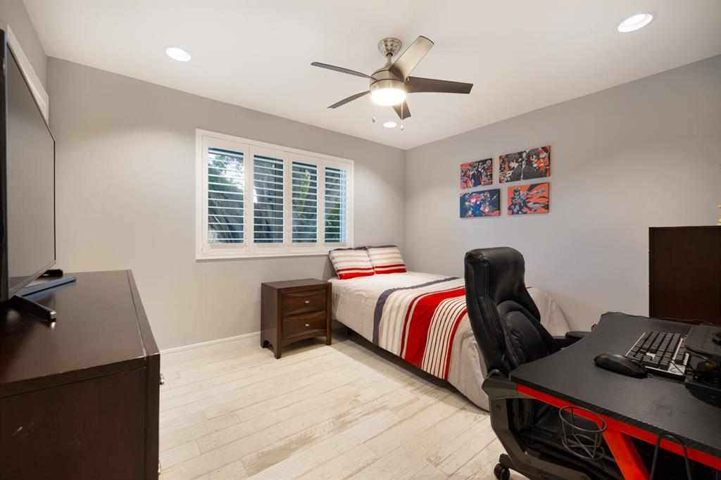 TROPIC ISLE 2ND SEC - Residential