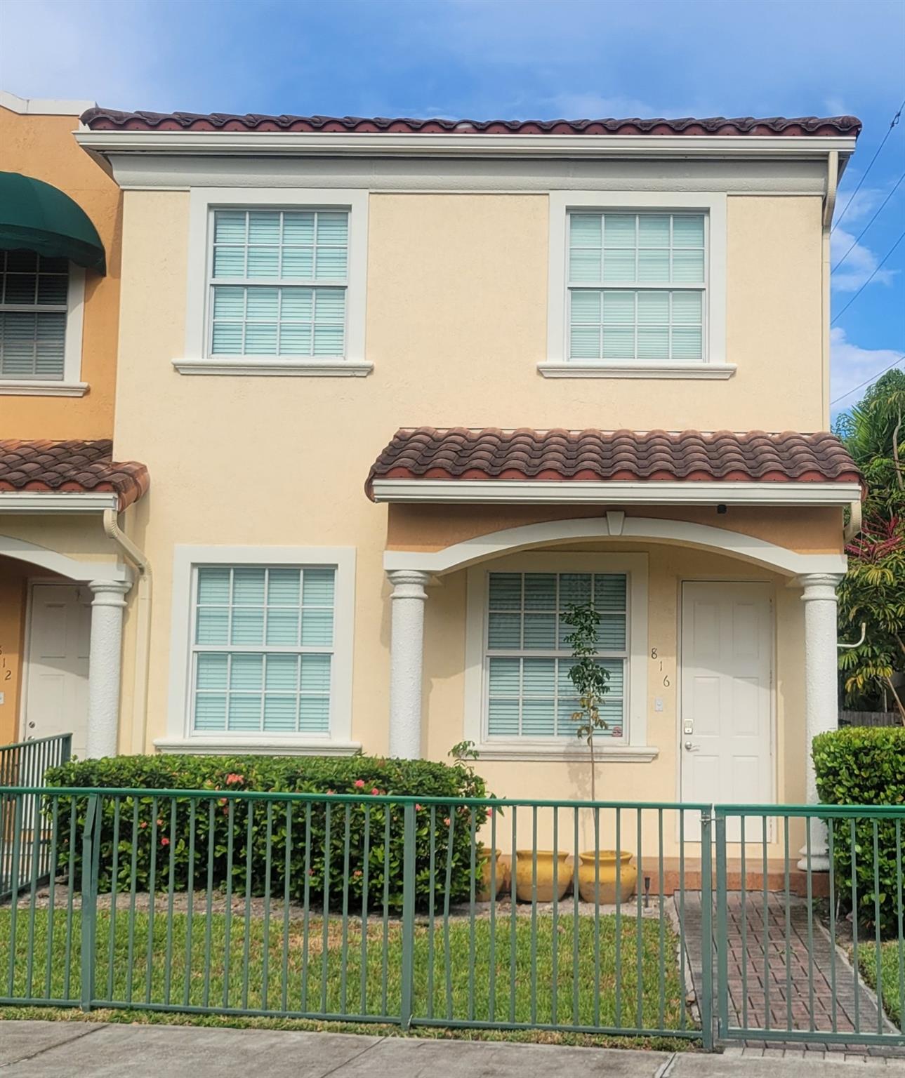 Exclusive end-unit townhome near the beach!
This spacious end-unit townhome offers privacy and coastal convenience in a boutique community of only five residences! Just moments from the beach, it’s a rare opportunity in a prime location.
This light and bright homes features an open layout ideal for everyday living and entertaining. It's in excellent condition and completely turnkey. Nothing is needed—just move in and enjoy. A two-car garage adds both convenience and extra storage.
You’ll appreciate being near the beach as well as the many restaurants, shops, and services who've discovered Pompano Beach!
This is a rare opportunity to live close to the heart of everything while feeling like you’re in your own private hamlet.