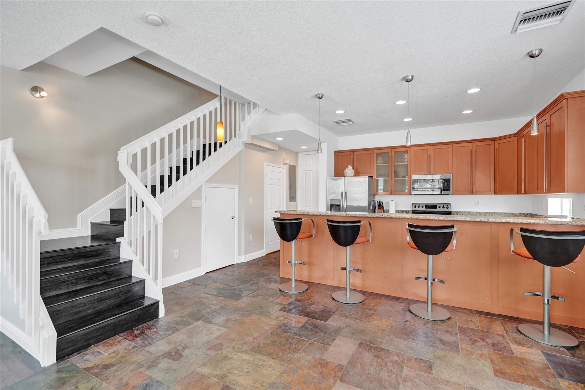 816 S Riverside Dr 816