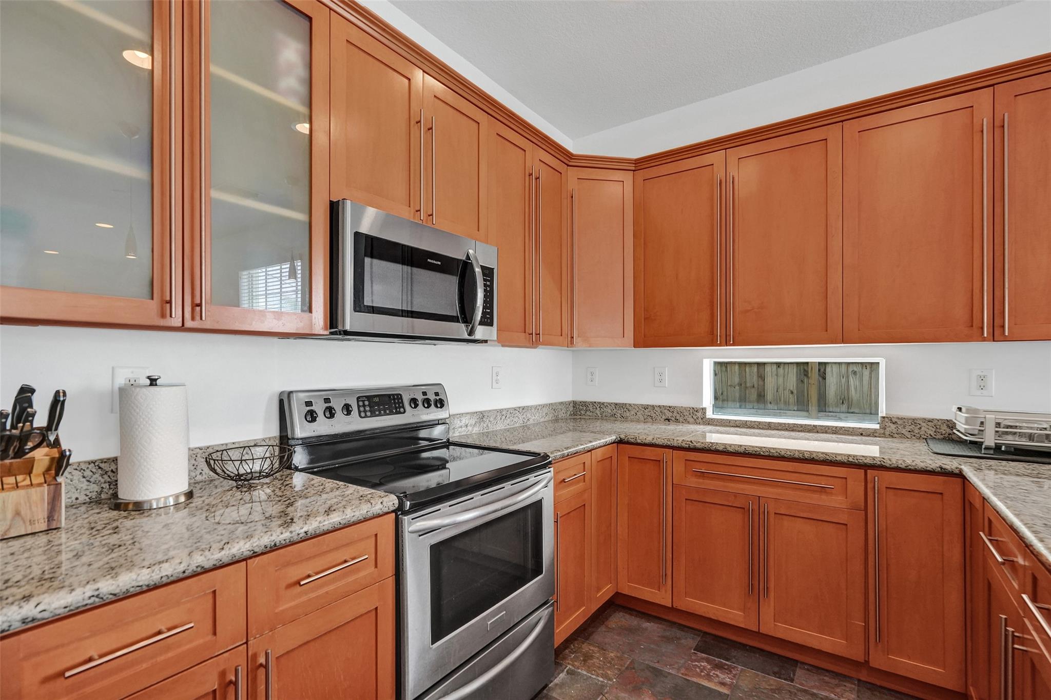 816 S Riverside Dr 816