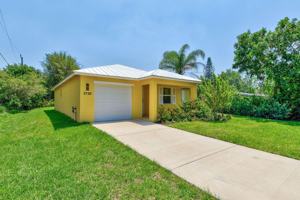 Photo of 5725 SE Rosemont Avenue, Stuart, FL 34997 (MLS # R10998743)