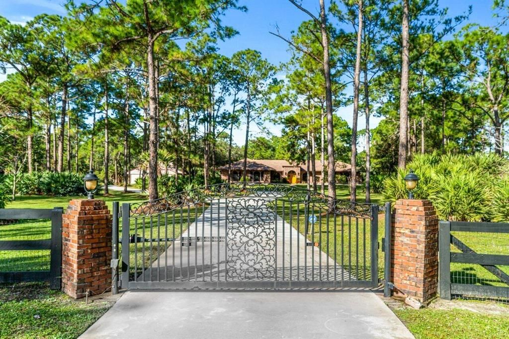 Photo of 13127 Silver Fox Lane, Palm Beach Gardens, FL 33418 (MLS # R10766994)