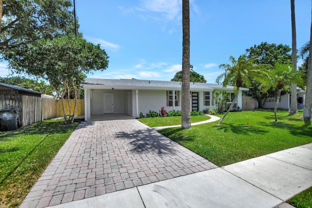 Photo of 832 SW 10th Avenue, Boca Raton, FL 33486 (MLS # R11076455)