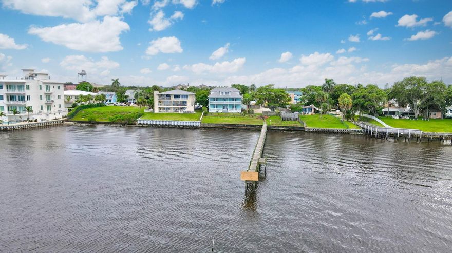 Rare Redevelopment! Gem in the Heart of Downtown Stuart with Direct Riverfront Views. Build up to 15 luxury TH's or condo's over 0.5167 acres with garages, private docks/marina and rooftop decks overlooking direct river views. Urban Waterfront Zoning allows retail, restaurant, office, residential use up to 30 units/acre. Walk to everything downtown has to offer. Previous lodging destination. Estimated 240ft dock and large parking lot on-site.