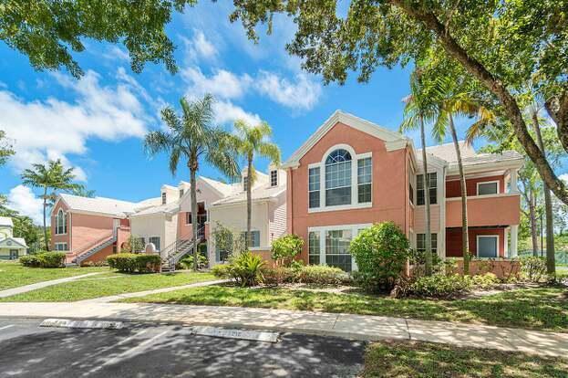 GREAT EAST DELRAY LOCATION!!! Updated first floor 2/2 lakeview condo in the heart of Delray Beach. Stainless steel appliances, granite countertops, tile and vinyl plank flooring throughout. Large open living room, dining room, kitchen area, full sized washer/dryer in unit & outside storage closet. This gated community features assigned resident parking, guest parking, pool, spa, clubhouse, tennis court & fitness center. East of 95, close to downtown Atlantic Ave, beaches, shopping and restaurants.