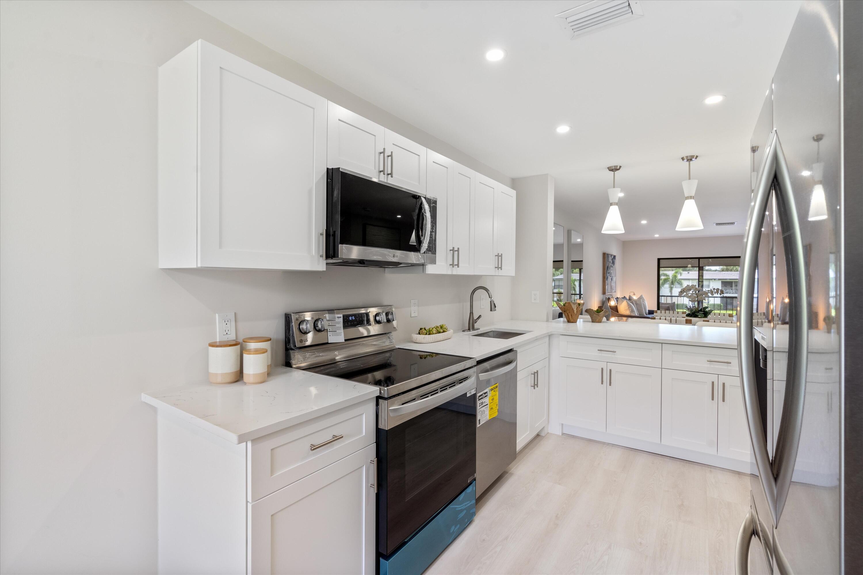 SOUTHPORT AT HUNTERS RUN CONDO - Residential