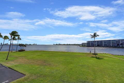 A home in North Palm Beach