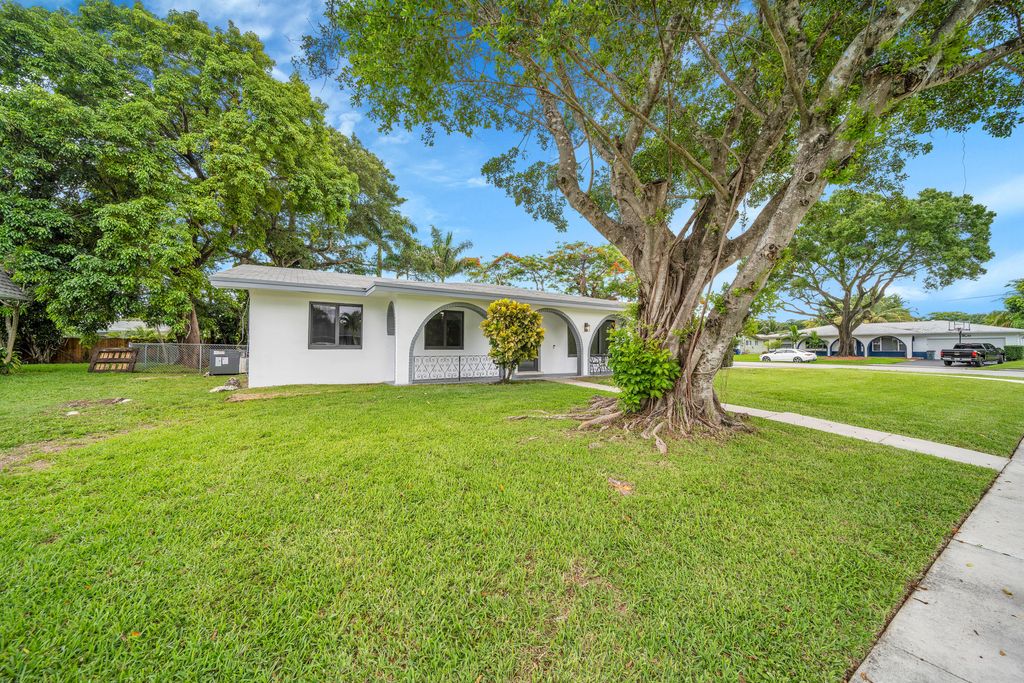 Photo of 7301 NW 13th Court, Plantation, FL 33313 (MLS # B26014193)