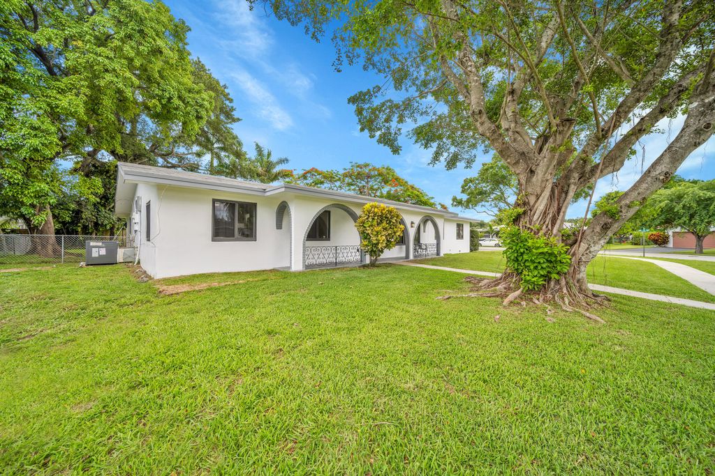 Photo of 7301 NW 13th Court, Plantation, FL 33313 (MLS # B26014193)