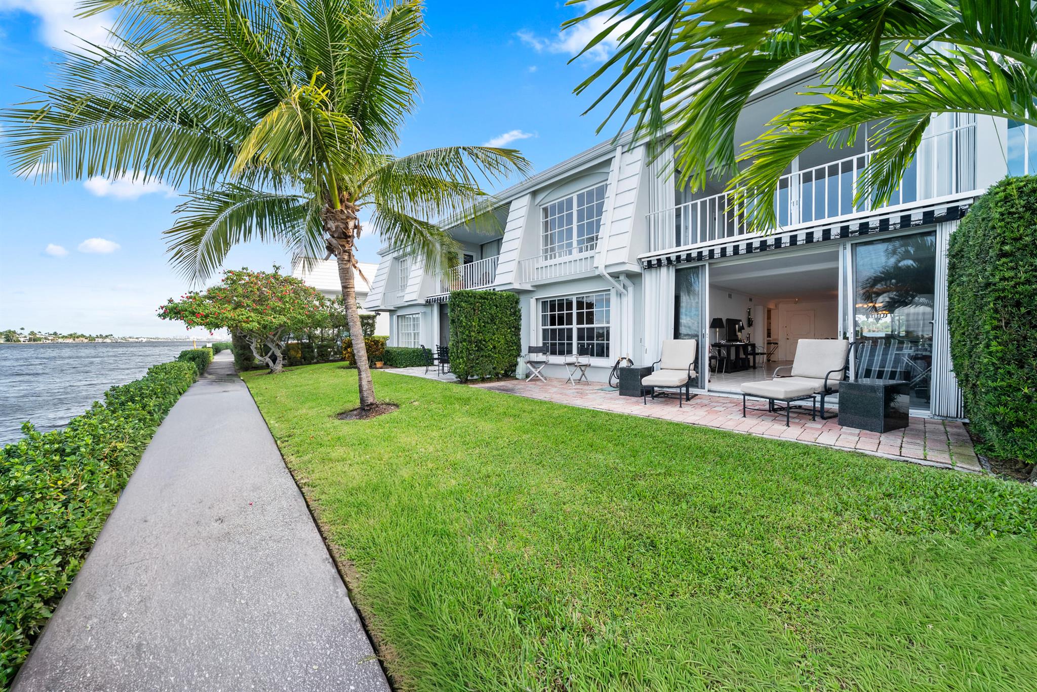 View photos, virtual tours, details... 2190 Ibis Isle Road 2