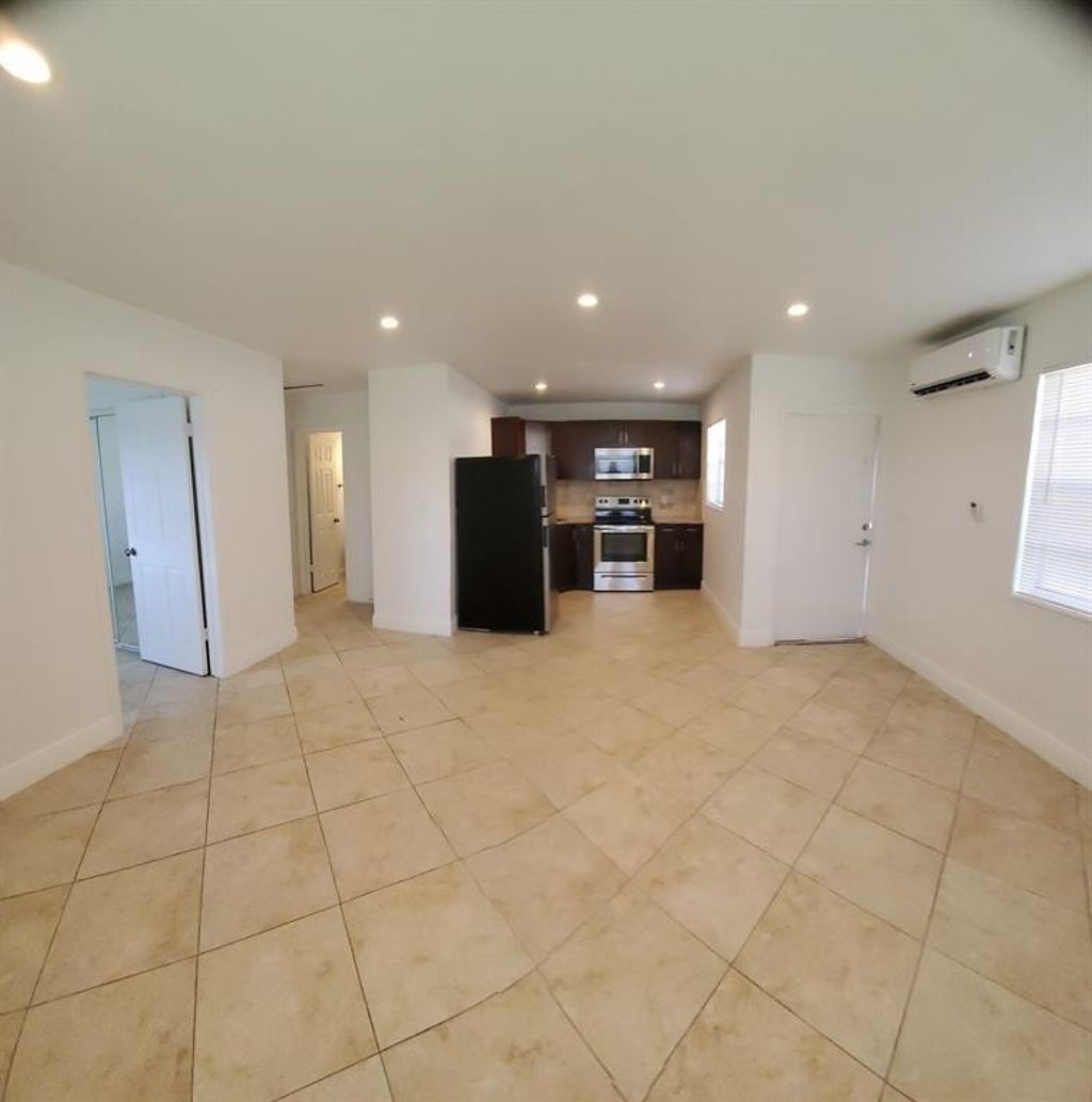 Photo of 215 SW 16th Street #4, Fort Lauderdale, FL 33315 (MLS # F10464135)