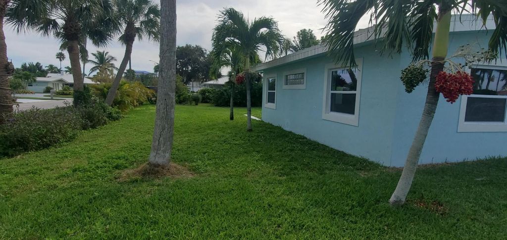 Photo of 1529 Thumb Point Drive, Fort Pierce, FL 34949 (MLS # R10979401)