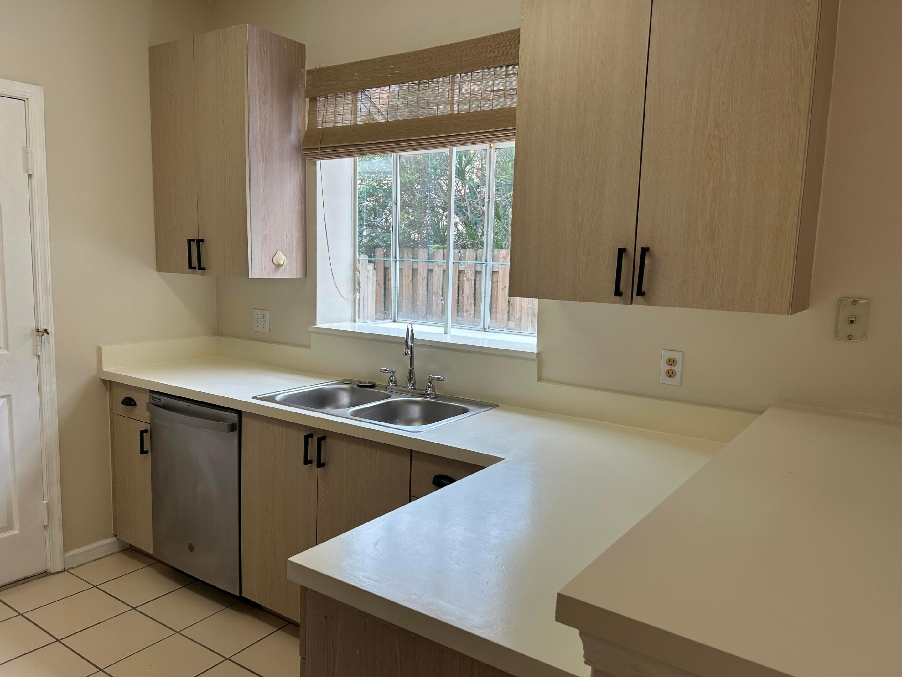331 OAK CREST Terrace 331