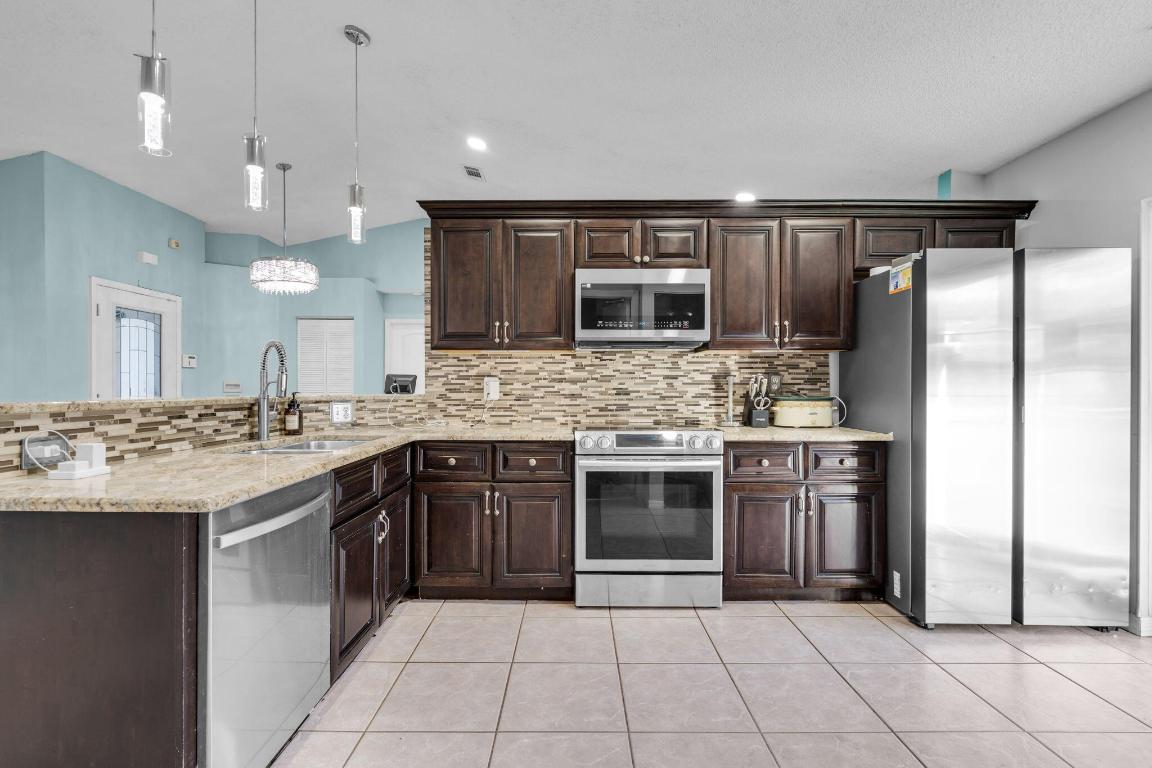 CHAPEL TRAIL REPLAT - Residential