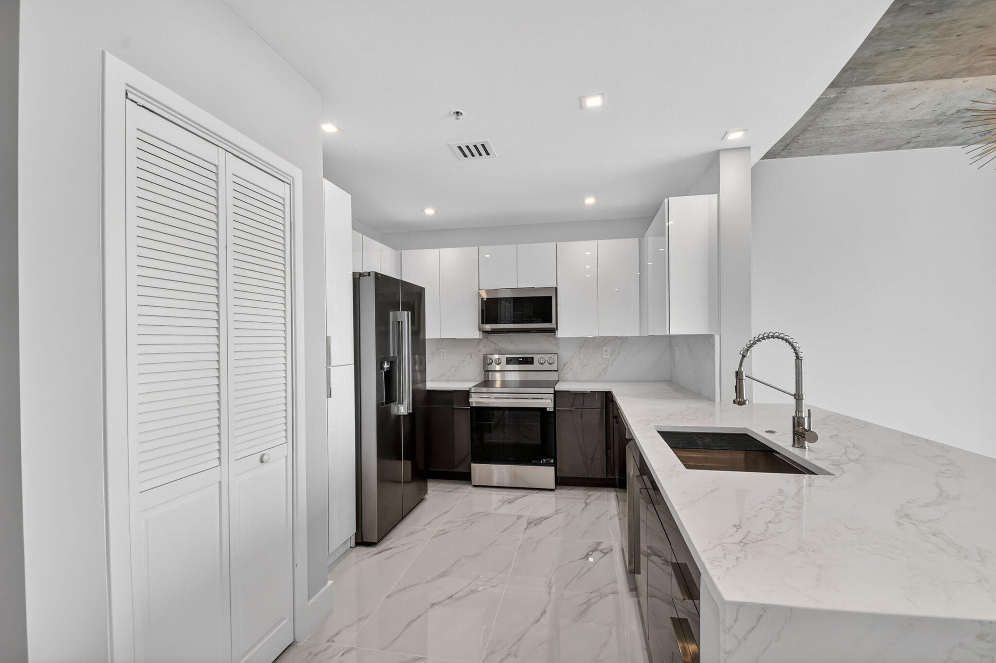 EDGE CONDO - Residential