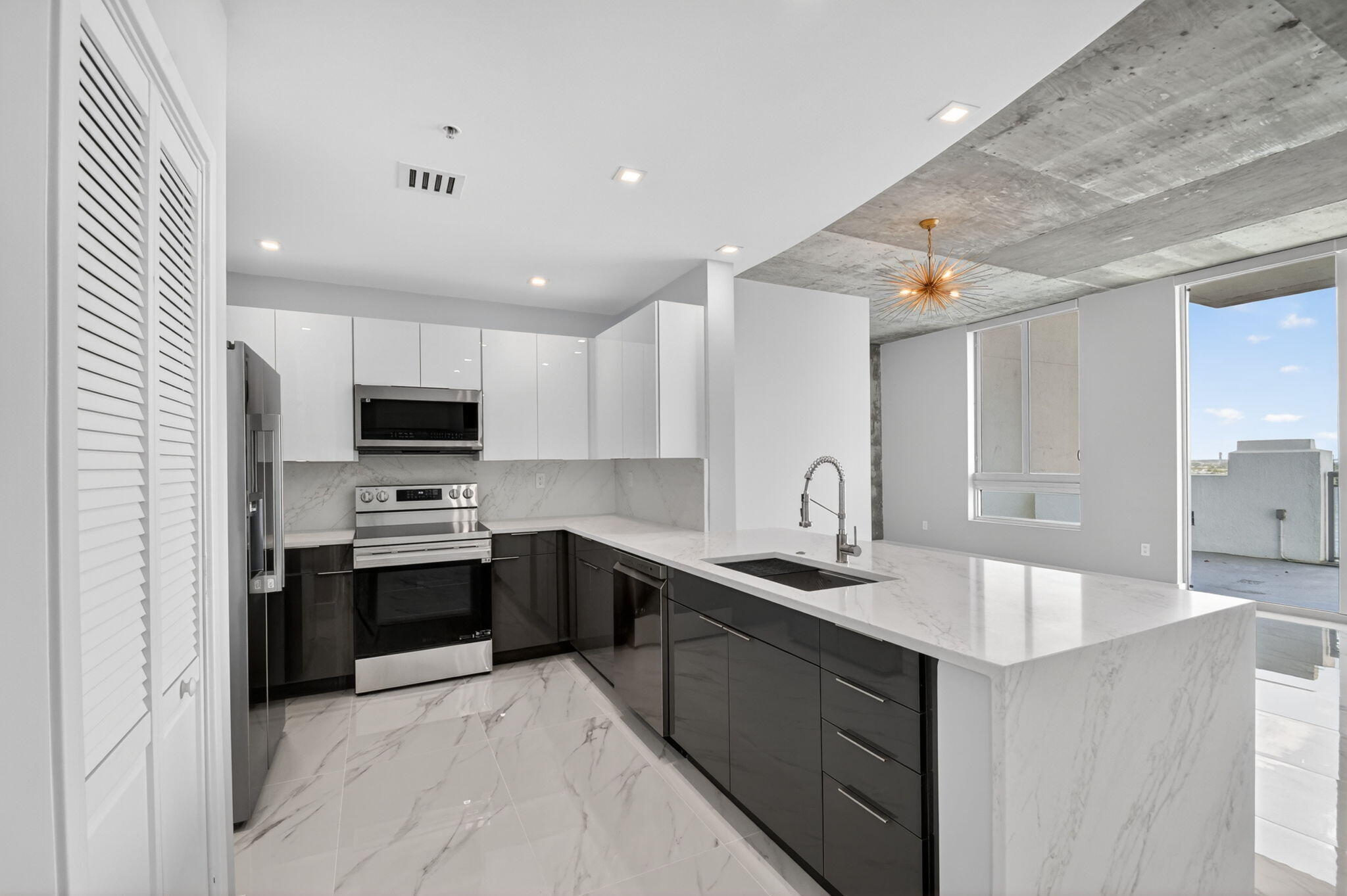 EDGE CONDO - Residential