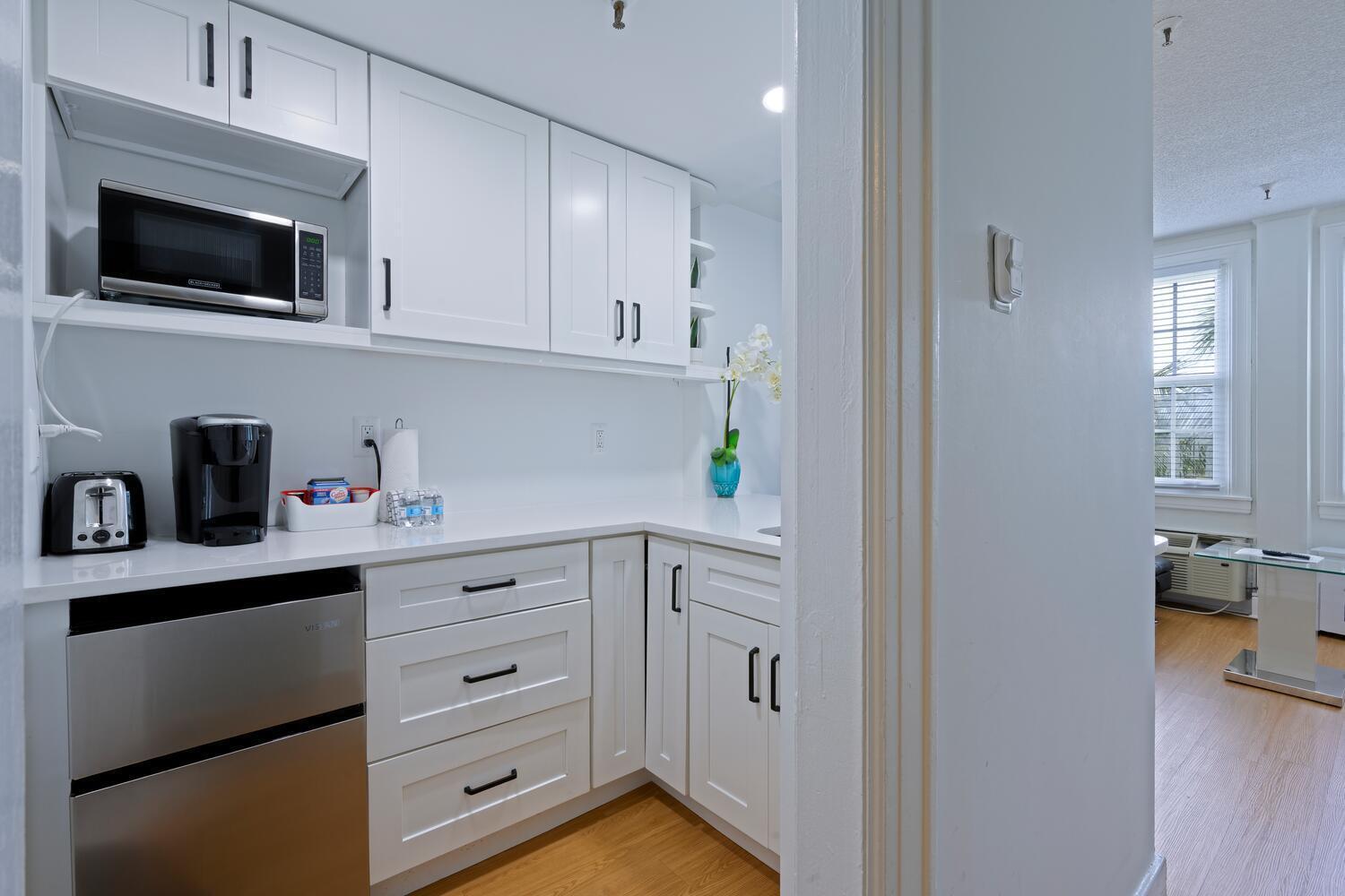 235 Sunrise Avenue 3220