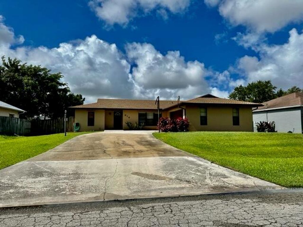 Photo of 814 SE Carnival Avenue, Port St Lucie, FL 34983 (MLS # R10895233)