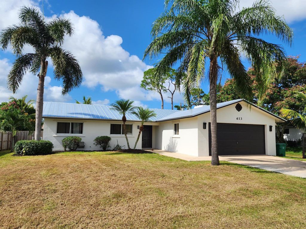 Photo of 613 SE Capon Terrace, Port St Lucie, FL 34983 (MLS # R10915099)