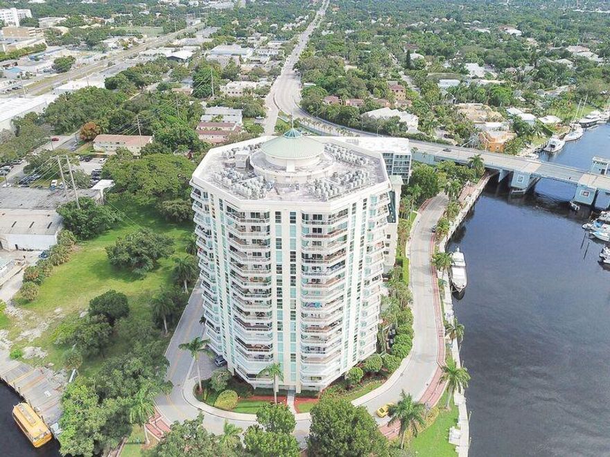 SHARP & SPACIOUS, FURNISHED ONE BEDROOM ONE + 1/2 BATHS ON THE NEW RIVER.  UPGRADED KITCHEN W/GRANITE & STAINLESS STEEL APPLIANCES.  LAMINATE FLOORS IN LIVING AND DINING AREAS.  GREAT VIEWS OF THE NEW RIVER AND DOWNTOWN!  UPSCALE BUILDING WITH ALL THE AMENITIES INCLUDING STATE OF THE ART FITNESS CENTER, TENNIS COURTS, BUSINESS CENTER AND HEATED POOL.  WALK OR TAKE FREE WATER TROLLEY TO PERFORMING ARTS, HIMMARSHEE AND LAS OLAS!