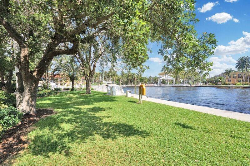 ESPLANADE - Residential Lease