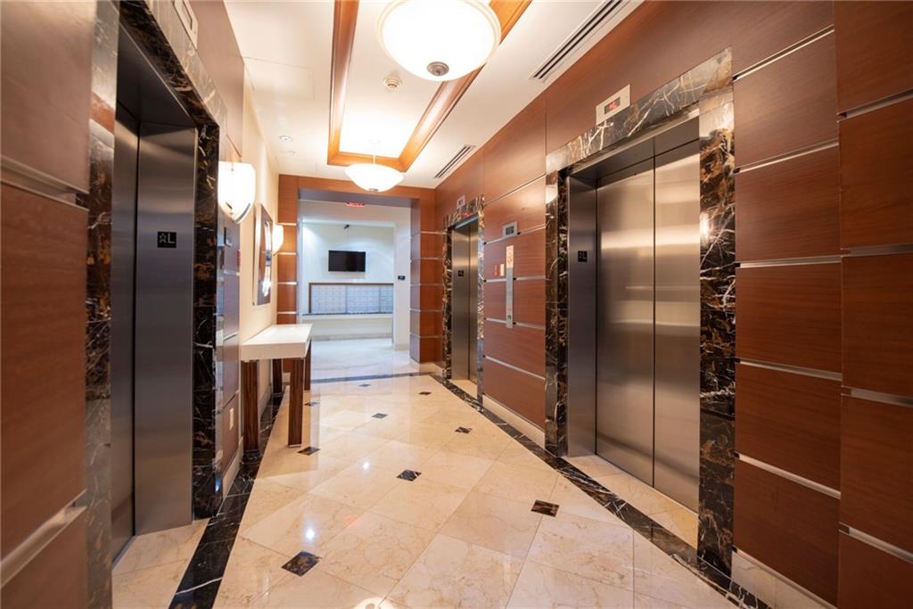 ESPLANADE - Residential Lease