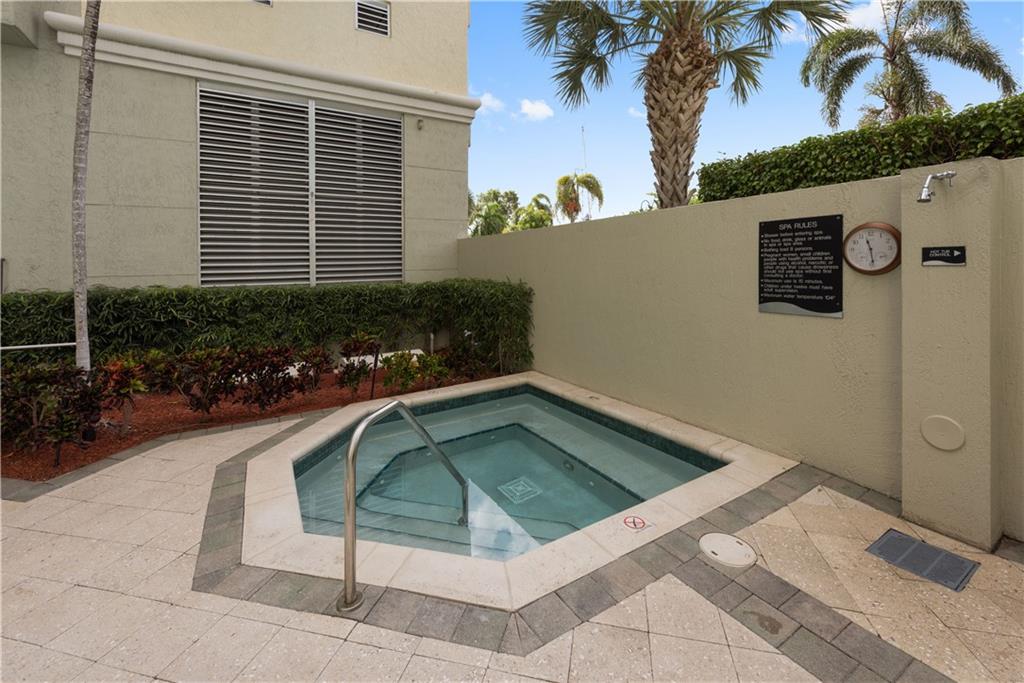 ESPLANADE - Residential Lease